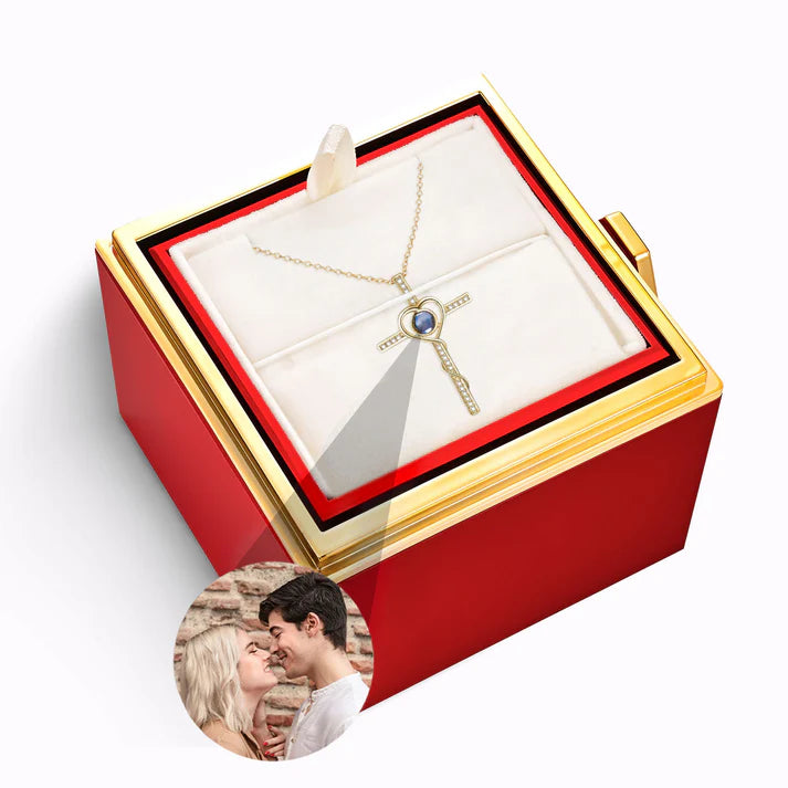 Estuche Rosa Eterna – Collar Cruz de Jesús con Foto Personalizada